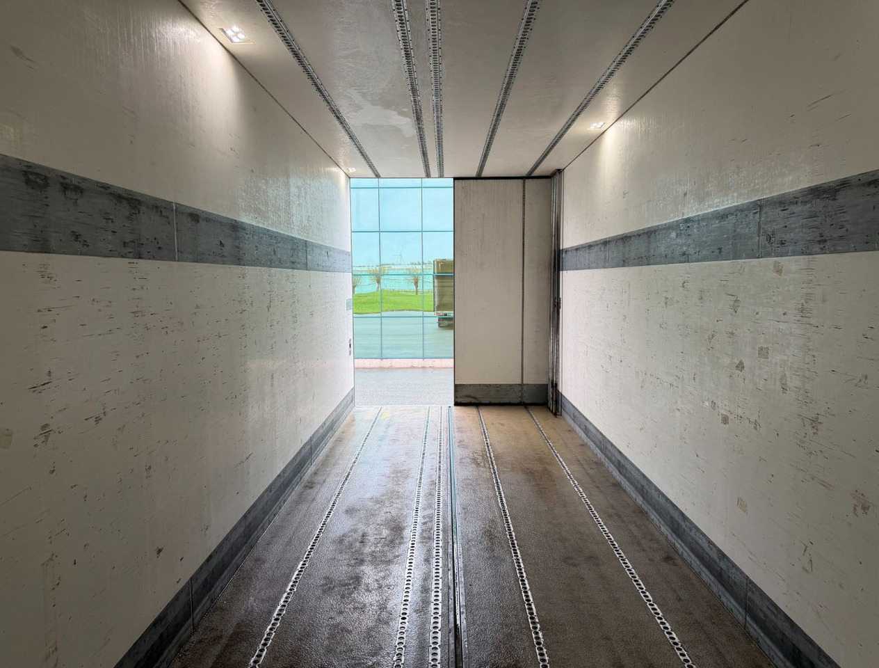 Camión frigorífico Volvo FH 13.460 I-Park Cool Themo King UT-800 VAN Beurden BOX Tail Lift TOP Condition NL-Truck: foto 19 Camión frigorífico Volvo FH 13.460 I-Park Cool Themo King UT-800 VAN Beurden BOX Tail Lift TOP Condition NL-Truck: foto 19