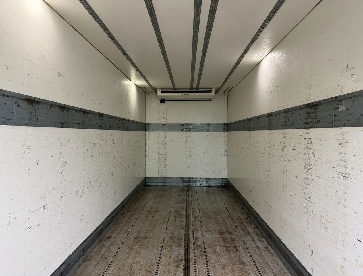 Camión frigorífico Volvo FH 13.460 I-Park Cool Themo King UT-800 VAN Beurden BOX Tail Lift TOP Condition NL-Truck: foto 18 Camión frigorífico Volvo FH 13.460 I-Park Cool Themo King UT-800 VAN Beurden BOX Tail Lift TOP Condition NL-Truck: foto 18