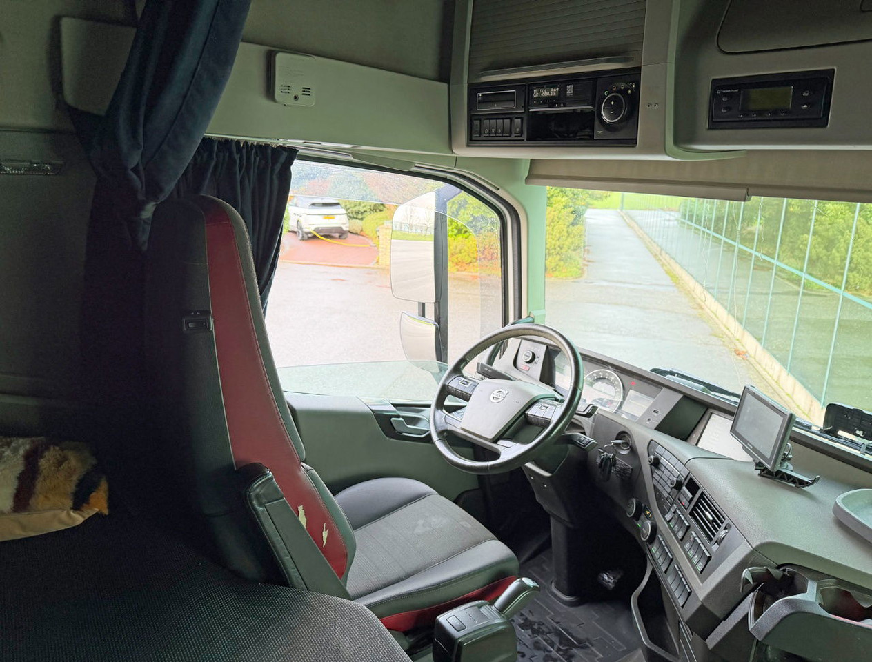 Camión frigorífico Volvo FH 13.460 I-Park Cool Themo King UT-800 VAN Beurden BOX Tail Lift TOP Condition NL-Truck: foto 11 Camión frigorífico Volvo FH 13.460 I-Park Cool Themo King UT-800 VAN Beurden BOX Tail Lift TOP Condition NL-Truck: foto 11