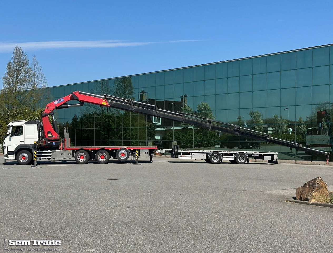 Volvo FMX 540 8X4 HMF 6020 K8 Kraan 231.000 KM + 2023 Sterk Trailer Super Condit - Camión grúa: foto 2 Volvo FMX 540 8X4 HMF 6020 K8 Kraan 231.000 KM + 2023 Sterk Trailer Super Condit - Camión grúa: foto 2