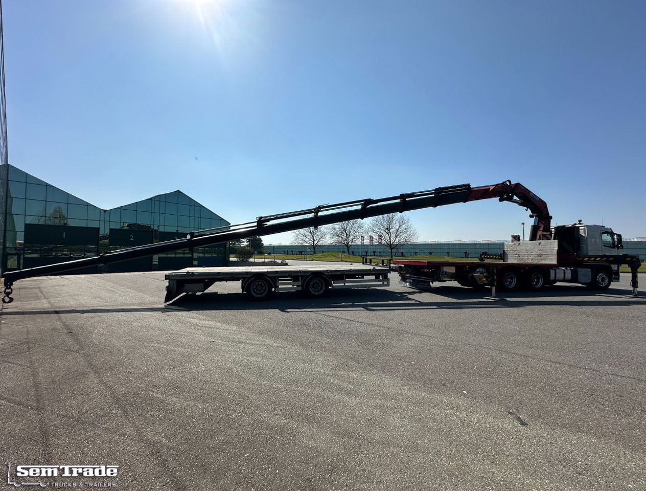 Volvo FMX 540 8X4 HMF 6020 K8 Kraan 231.000 KM + 2023 Sterk Trailer Super Condit - Camión grúa: foto 4 Volvo FMX 540 8X4 HMF 6020 K8 Kraan 231.000 KM + 2023 Sterk Trailer Super Condit - Camión grúa: foto 4