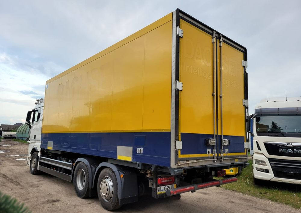 MAN TGX 26.510 oś skrętna do zabudowy kontener izoterma lub chłodnia - Camión frigorífico: foto 4 MAN TGX 26.510 oś skrętna do zabudowy kontener izoterma lub chłodnia - Camión frigorífico: foto 4