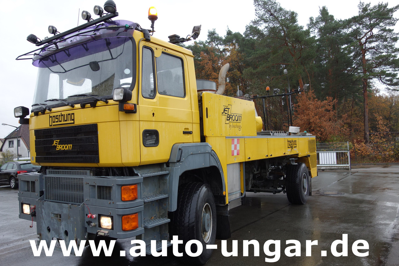 MAN Boschung BJB 8000 Speed Broom 4x4 Offroad Trial Flughafen - Equipo de apoyo en tierra, Equipo de apoyo en tierra: foto 3 MAN Boschung BJB 8000 Speed Broom 4x4 Offroad Trial Flughafen - Equipo de apoyo en tierra, Equipo de apoyo en tierra: foto 3