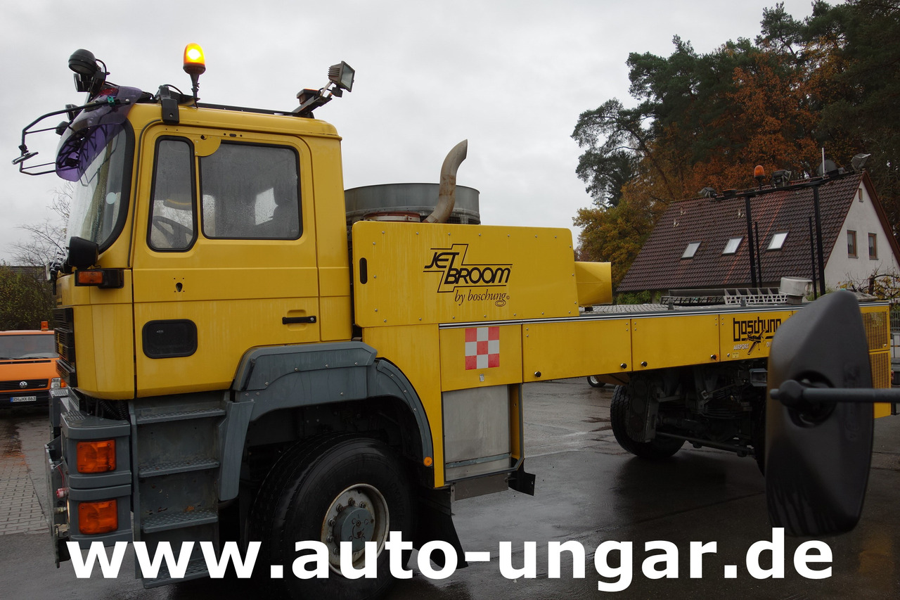 MAN Boschung BJB 8000 Speed Broom 4x4 Offroad Trial Flughafen - Equipo de apoyo en tierra, Equipo de apoyo en tierra: foto 4 MAN Boschung BJB 8000 Speed Broom 4x4 Offroad Trial Flughafen - Equipo de apoyo en tierra, Equipo de apoyo en tierra: foto 4