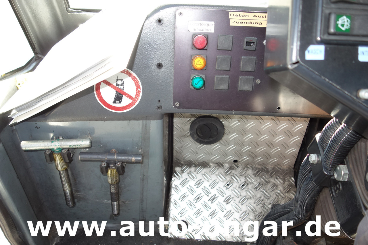 Remolcador de aviones GOLDHOFER AST-1 A500 Baujahr 1999 Push-Back towbarless Pushback Liebherr used GSE: foto 31 Remolcador de aviones GOLDHOFER AST-1 A500 Baujahr 1999 Push-Back towbarless Pushback Liebherr used GSE: foto 31