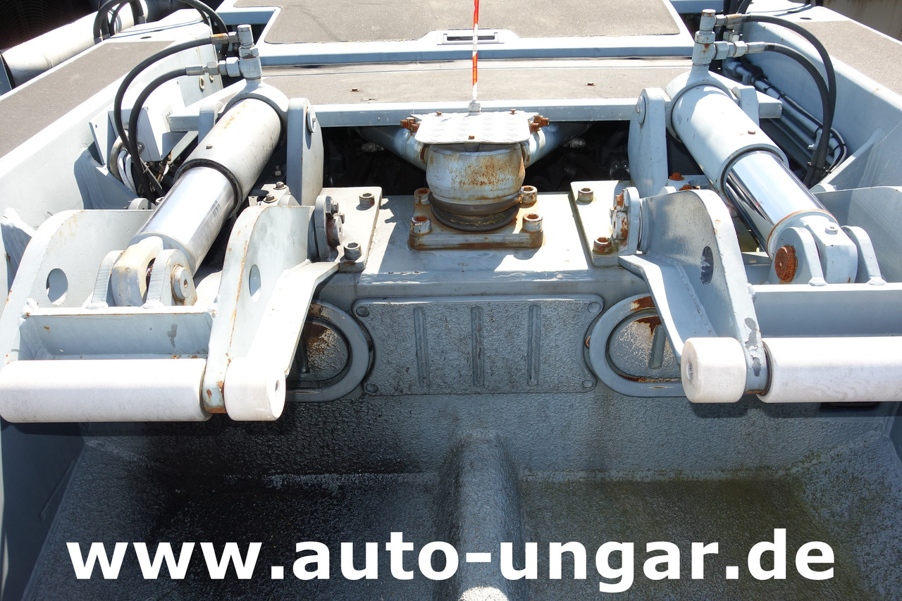 Remolcador de aviones GOLDHOFER AST-1 A500 Baujahr 1999 Push-Back towbarless Pushback Liebherr used GSE: foto 12 Remolcador de aviones GOLDHOFER AST-1 A500 Baujahr 1999 Push-Back towbarless Pushback Liebherr used GSE: foto 12