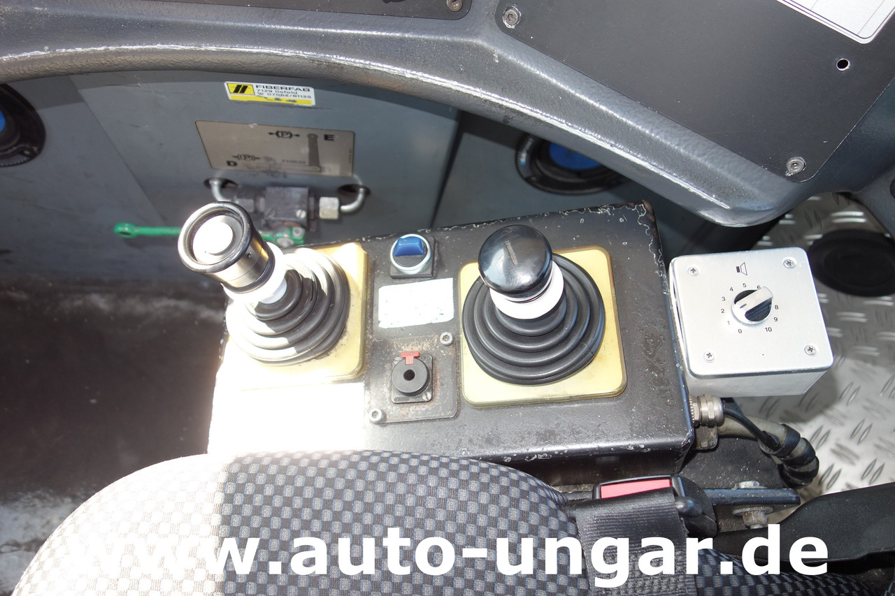 Remolcador de aviones GOLDHOFER AST-1 A500 Baujahr 1999 Push-Back towbarless Pushback Liebherr used GSE: foto 21 Remolcador de aviones GOLDHOFER AST-1 A500 Baujahr 1999 Push-Back towbarless Pushback Liebherr used GSE: foto 21