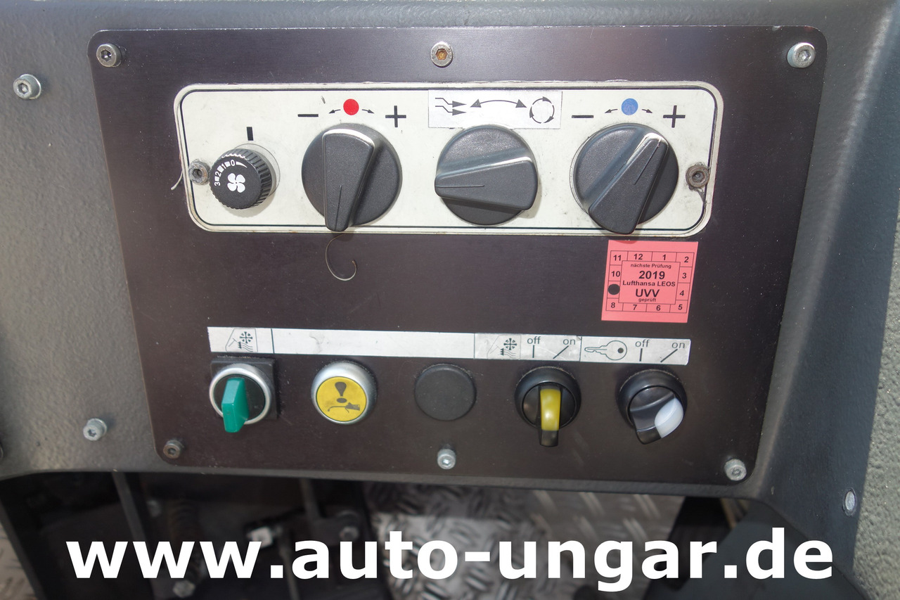 Remolcador de aviones GOLDHOFER AST-1 A500 Baujahr 1999 Push-Back towbarless Pushback Liebherr used GSE: foto 25 Remolcador de aviones GOLDHOFER AST-1 A500 Baujahr 1999 Push-Back towbarless Pushback Liebherr used GSE: foto 25