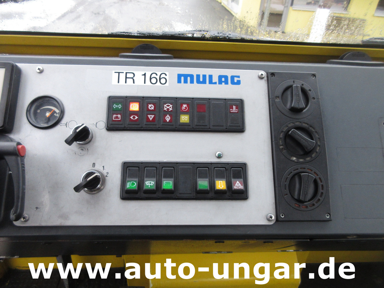 Tractor de equipaje MULAG Comet 6D Diesel Schlepper Push-Back GSE Gepäckwagen: foto 17 Tractor de equipaje MULAG Comet 6D Diesel Schlepper Push-Back GSE Gepäckwagen: foto 17