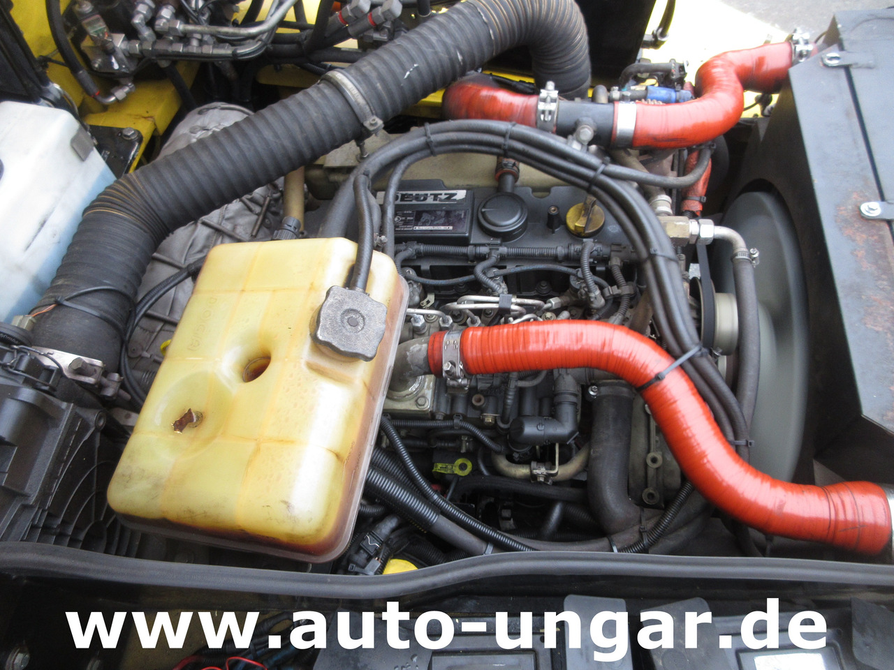 Tractor de equipaje MULAG Comet 6D Diesel Schlepper Push-Back GSE Gepäckwagen: foto 12 Tractor de equipaje MULAG Comet 6D Diesel Schlepper Push-Back GSE Gepäckwagen: foto 12