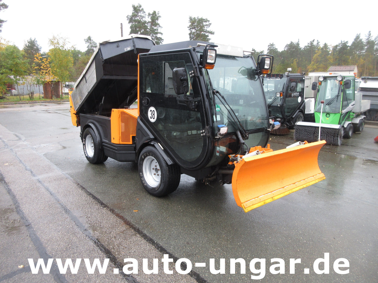 Nilfisk CR3500 CityRanger Multicar Winterdienst Schneepflug und Streuer 4x4 - Máquina quitanieve: foto 1 Nilfisk CR3500 CityRanger Multicar Winterdienst Schneepflug und Streuer 4x4 - Máquina quitanieve: foto 1