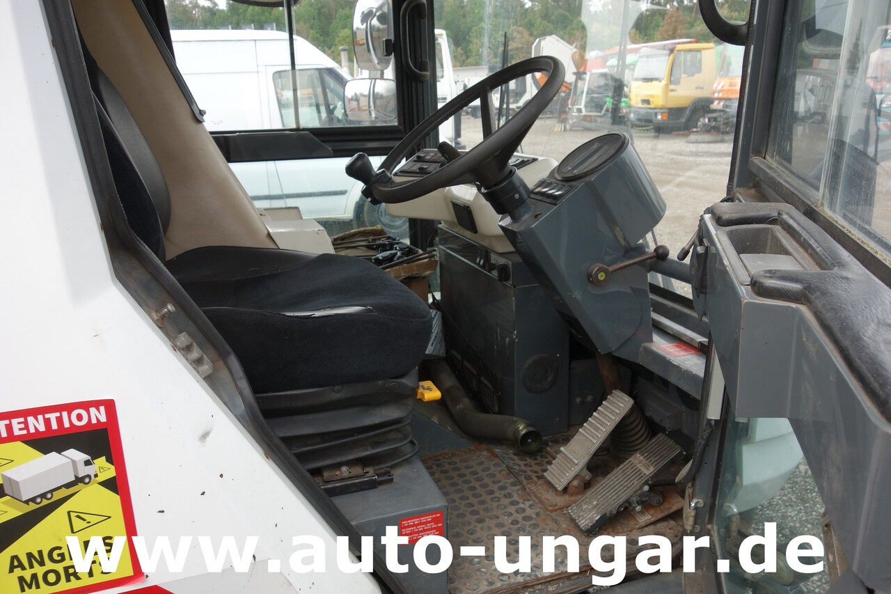 Barredora vial Ravo C540 / 530 Kehrmaschine - Kärcher - Heckabsaugung - Motorschaden: foto 16 Barredora vial Ravo C540 / 530 Kehrmaschine - Kärcher - Heckabsaugung - Motorschaden: foto 16