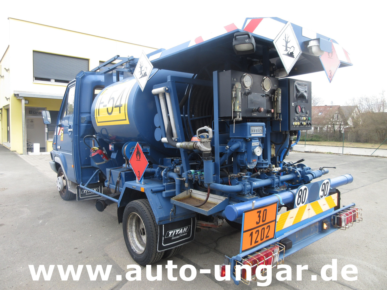 Renault B110 Titan Aviation AVGas Refueller Jet Tanker 2000l Aviteilleur GSE - Camión cisterna: foto 3 Renault B110 Titan Aviation AVGas Refueller Jet Tanker 2000l Aviteilleur GSE - Camión cisterna: foto 3