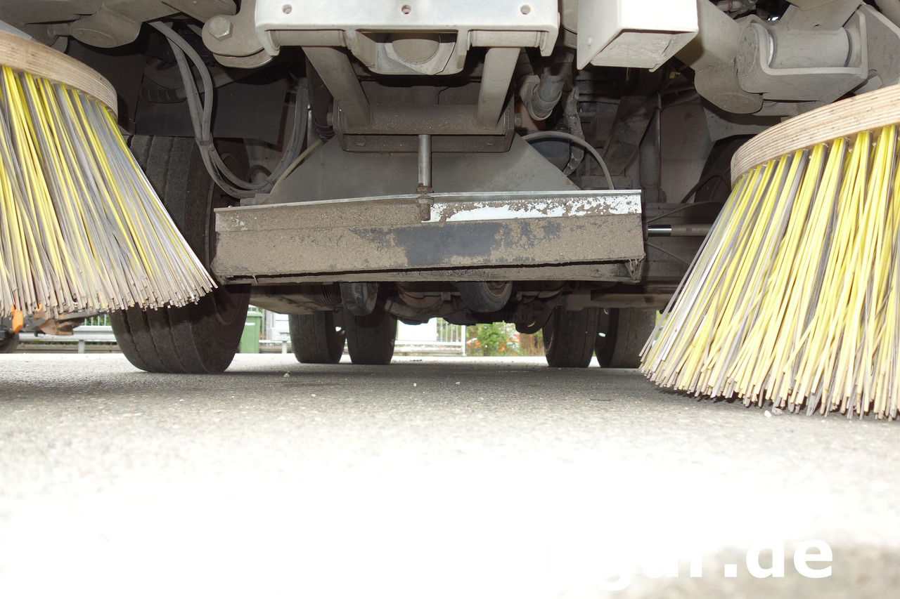 SCHMIDT Cleango 500 EURO 6 Baujahr 2017 Kehrmaschine Straßenkehrmaschine - Barredora vial: foto 5 SCHMIDT Cleango 500 EURO 6 Baujahr 2017 Kehrmaschine Straßenkehrmaschine - Barredora vial: foto 5