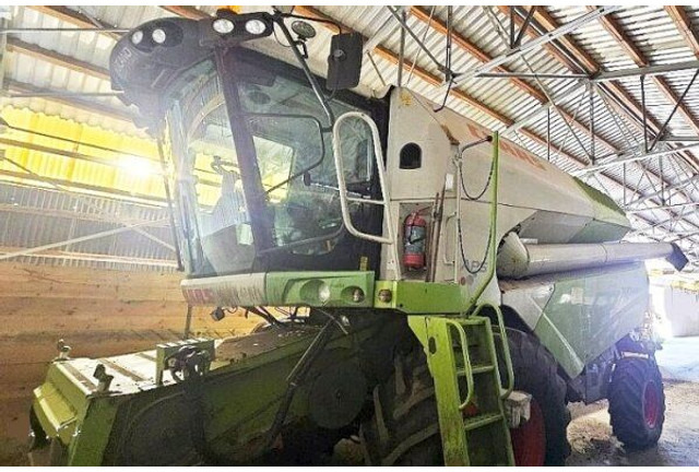 Claas Tucano 450 (839) +V 750 - Cosechadora de granos: foto 1 Claas Tucano 450 (839) +V 750 - Cosechadora de granos: foto 1