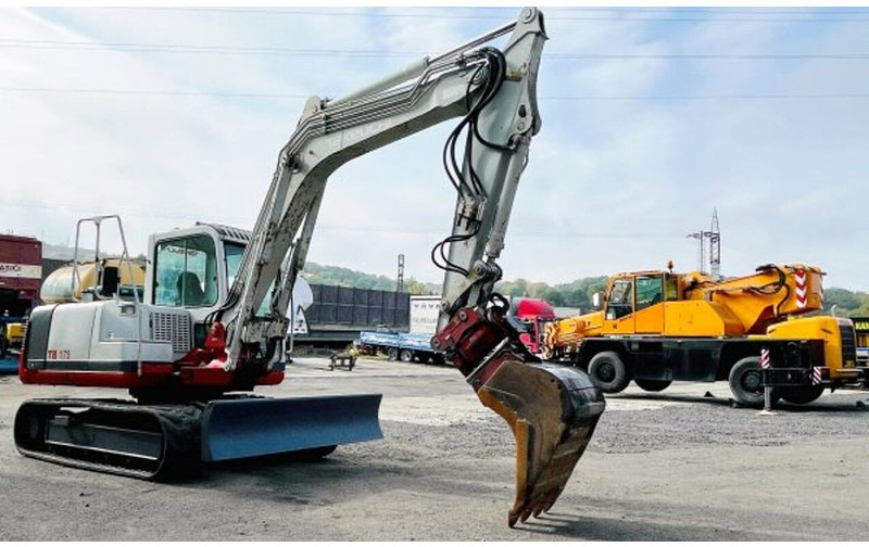 Takeuchi 7t TB175 powertilt - Excavadora de cadenas: foto 3 Takeuchi 7t TB175 powertilt - Excavadora de cadenas: foto 3