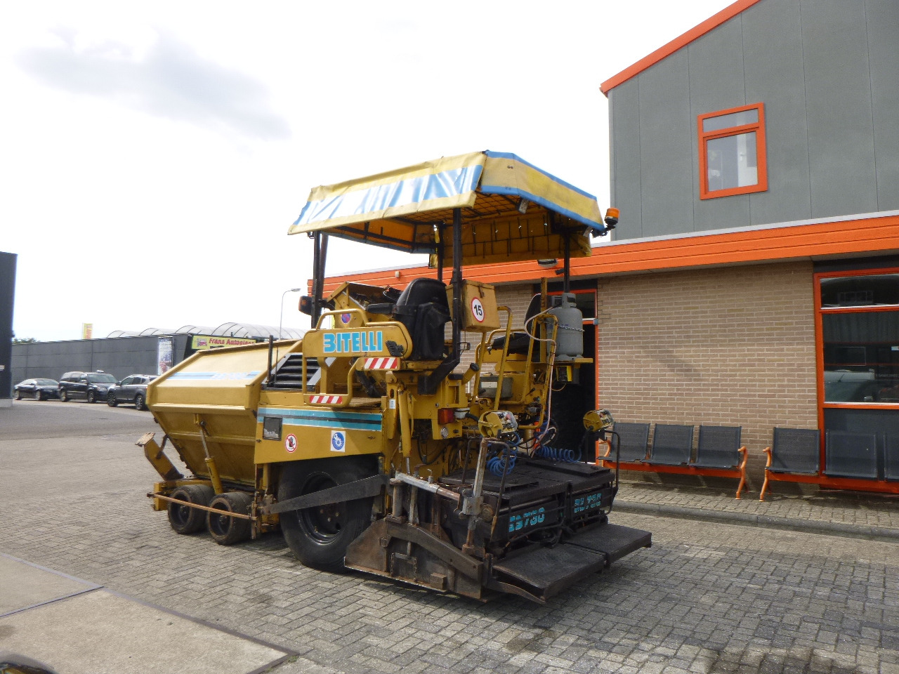 CATERPILLAR BB730 - Pavimentadora de asfalto: foto 2 CATERPILLAR BB730 - Pavimentadora de asfalto: foto 2