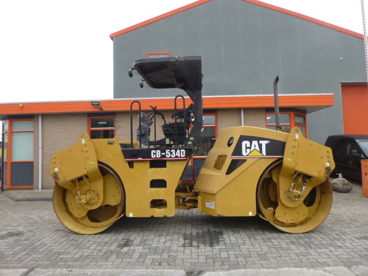 CATERPILLAR CB-534D - Apisonadora de asfalto: foto 1 CATERPILLAR CB-534D - Apisonadora de asfalto: foto 1