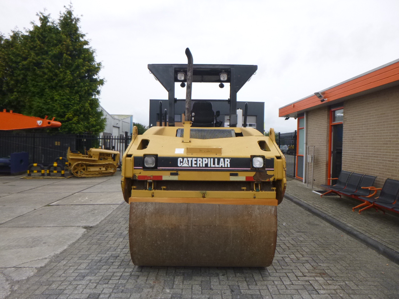 CATERPILLAR CB-534D - Apisonadora de asfalto: foto 4 CATERPILLAR CB-534D - Apisonadora de asfalto: foto 4