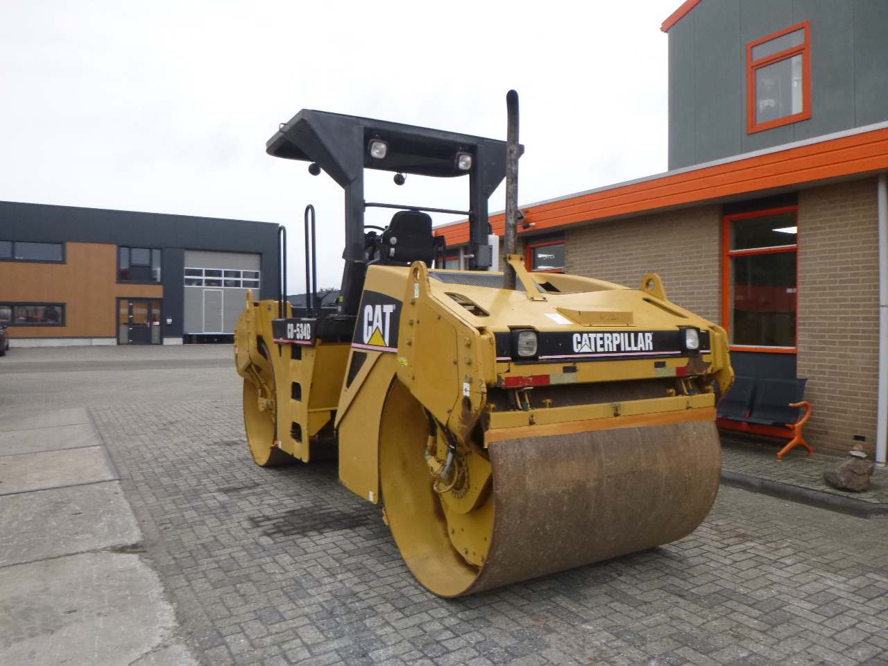 CATERPILLAR CB-534D - Apisonadora de asfalto: foto 3 CATERPILLAR CB-534D - Apisonadora de asfalto: foto 3