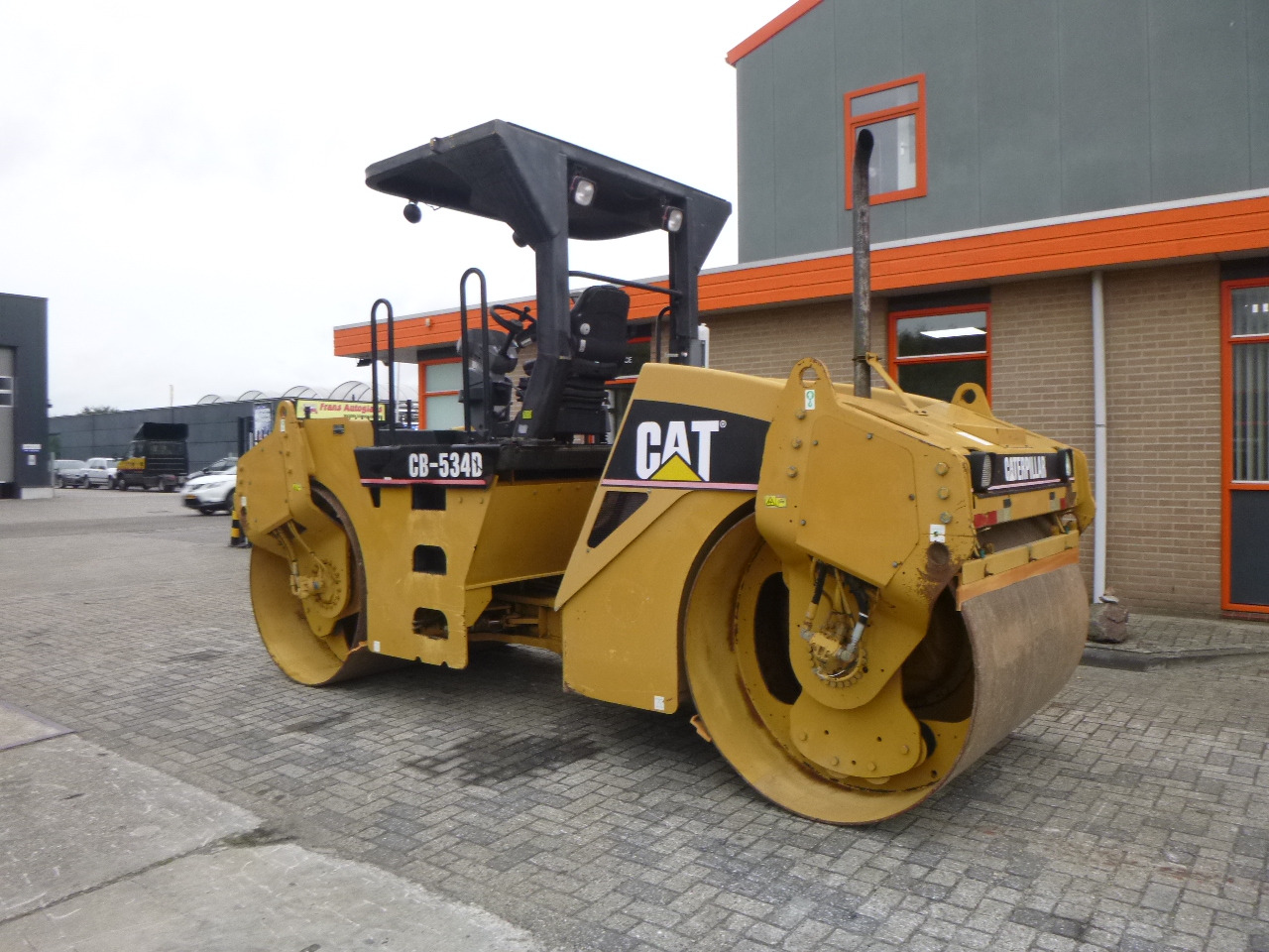 CATERPILLAR CB-534D - Apisonadora de asfalto: foto 2 CATERPILLAR CB-534D - Apisonadora de asfalto: foto 2