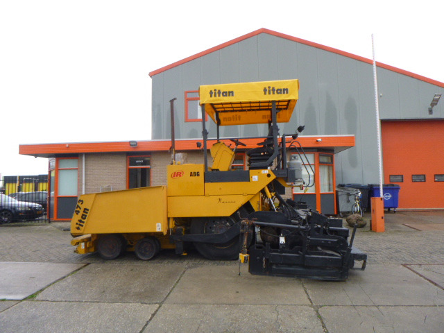 INGERSOLL RAND ABG TITAN 473 - Pavimentadora de asfalto: foto 4 INGERSOLL RAND ABG TITAN 473 - Pavimentadora de asfalto: foto 4
