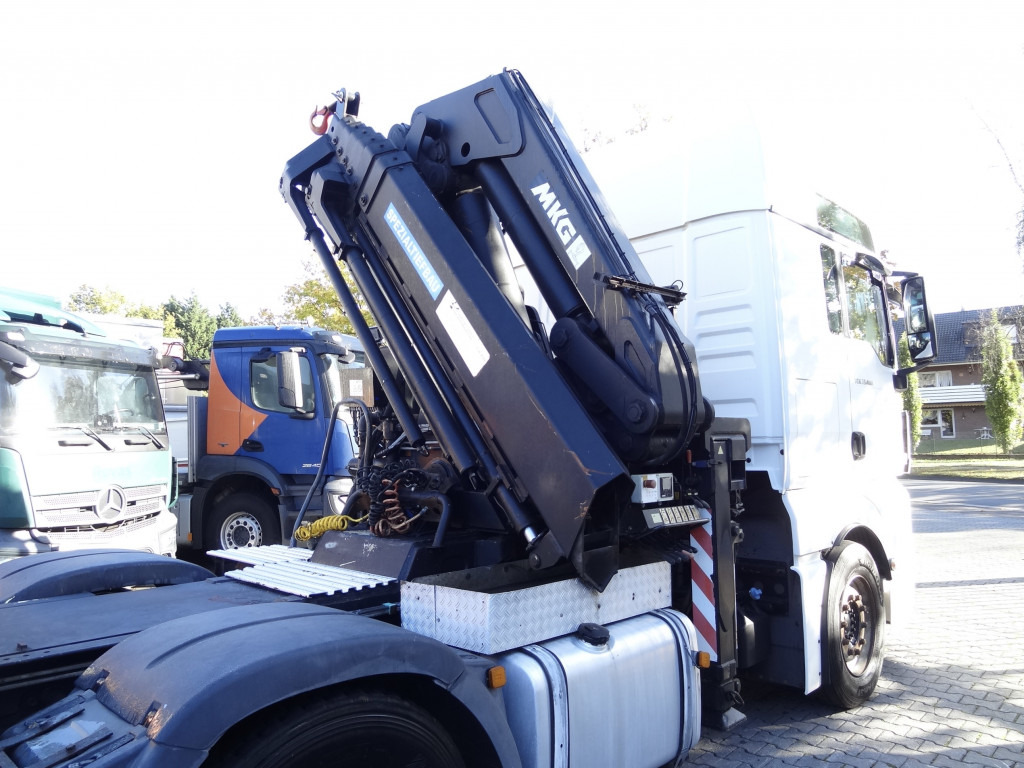 MAN TGX 33.480 6X4 Kran MKG 381 bis 20 Meter - Cabeza tractora: foto 4 MAN TGX 33.480 6X4 Kran MKG 381 bis 20 Meter - Cabeza tractora: foto 4