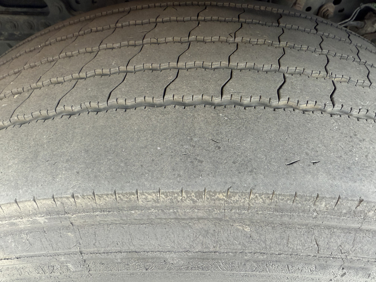 Mercedes-Benz Actros 1842LS Kran HMF 2020 bis 18 Meter - Cabeza tractora: foto 2 Mercedes-Benz Actros 1842LS Kran HMF 2020 bis 18 Meter - Cabeza tractora: foto 2