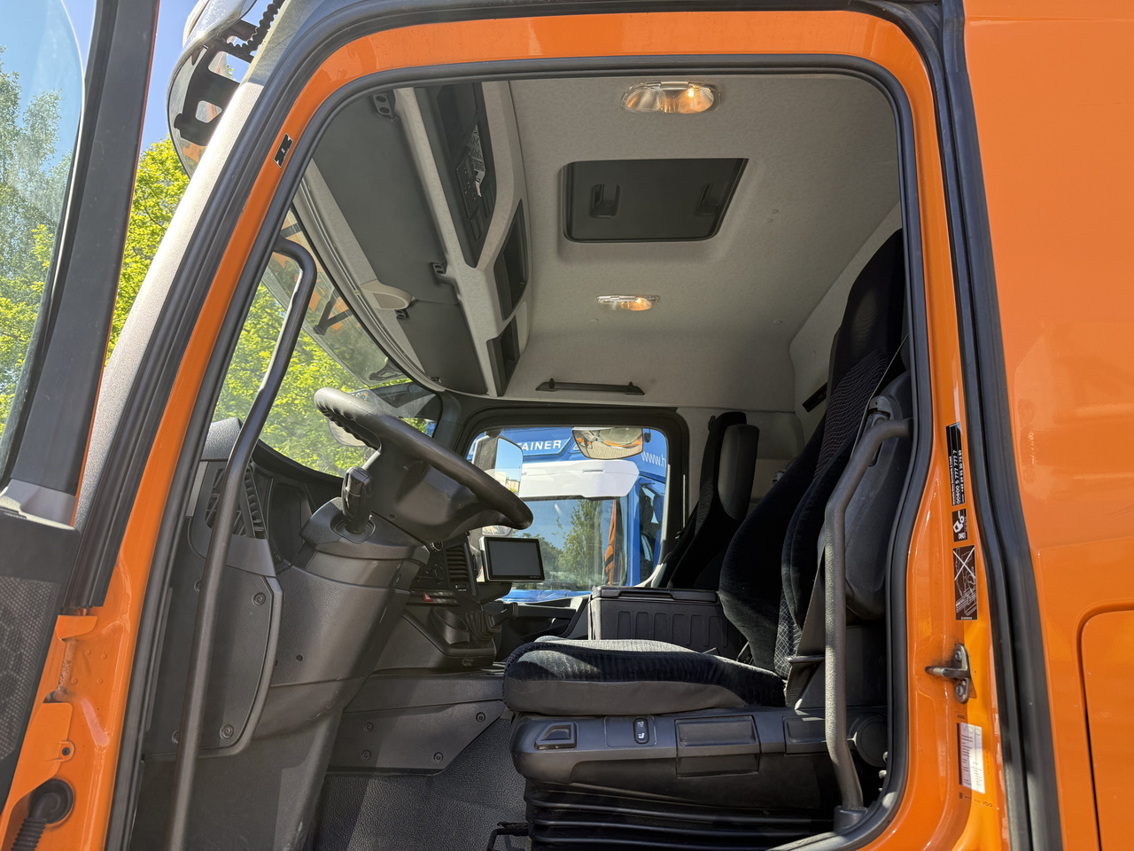 Mercedes-Benz Actros 1827 Kran Palfinger PK 9002 - Camión grúa, Camión lona: foto 4 Mercedes-Benz Actros 1827 Kran Palfinger PK 9002 - Camión grúa, Camión lona: foto 4