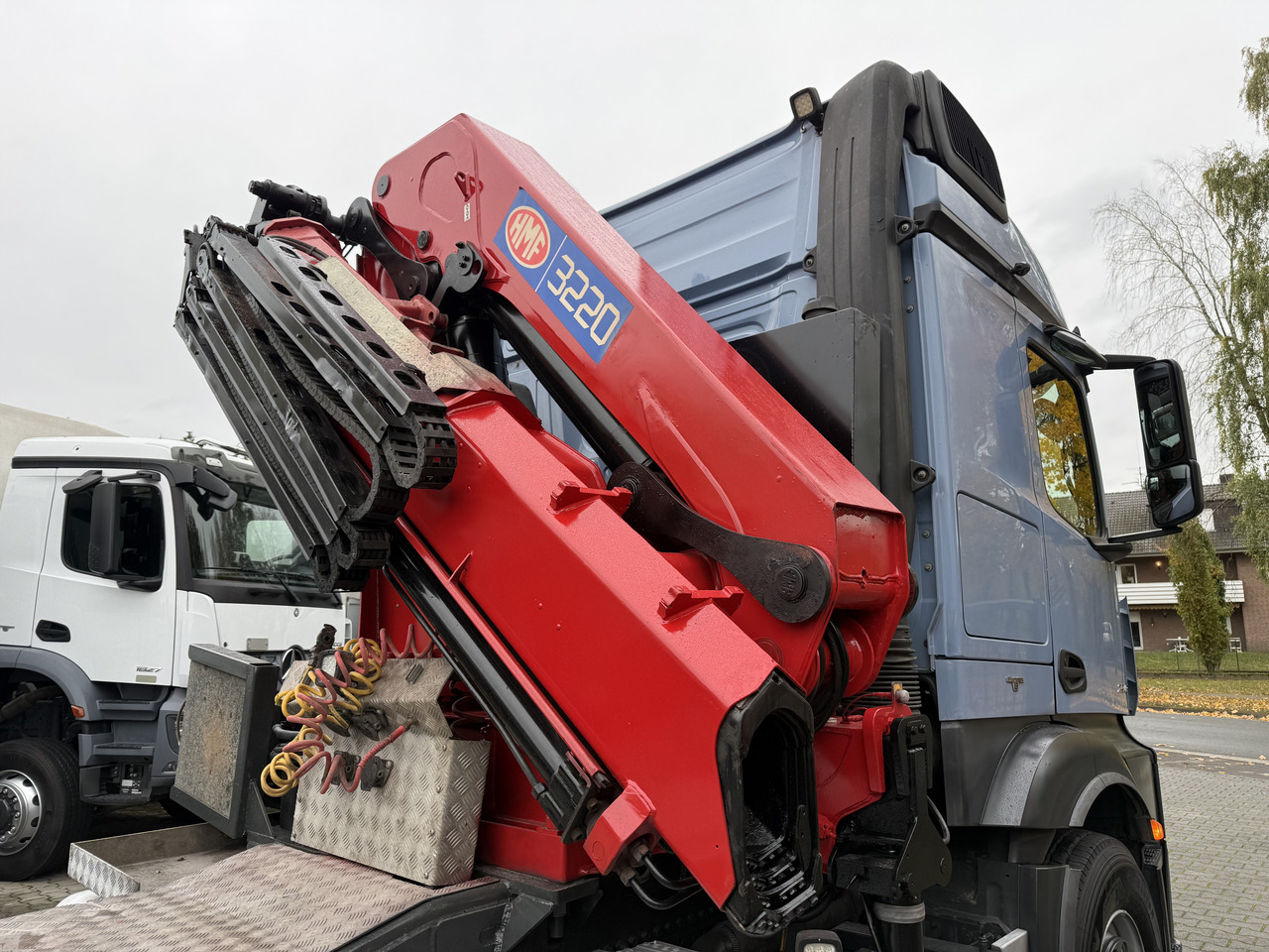 Mercedes-Benz Actros 2548 LS 6X2 Kran HMF 3220 bis 16 Meter - Camión grúa, Cabeza tractora: foto 2 Mercedes-Benz Actros 2548 LS 6X2 Kran HMF 3220 bis 16 Meter - Camión grúa, Cabeza tractora: foto 2