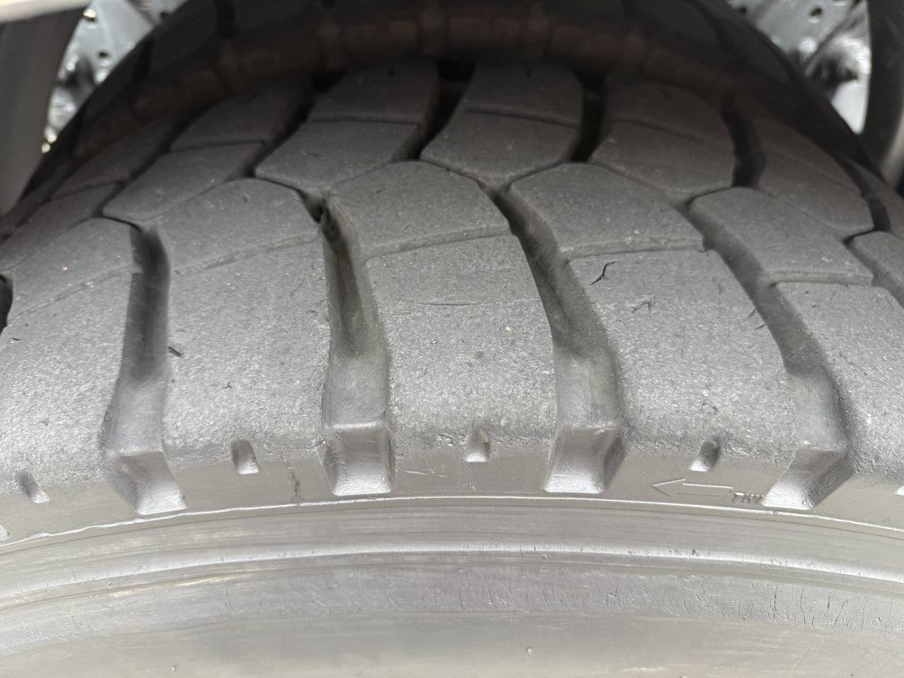 Mercedes-Benz Arocs 3251 8X4 Haken mit Kran HMF 2620 K5 - Camión multibasculante, Camión grúa: foto 2 Mercedes-Benz Arocs 3251 8X4 Haken mit Kran HMF 2620 K5 - Camión multibasculante, Camión grúa: foto 2