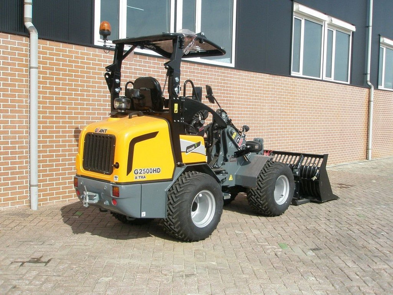 Giant G2500 - Minicargadora de cadenas: foto 4 Giant G2500 - Minicargadora de cadenas: foto 4