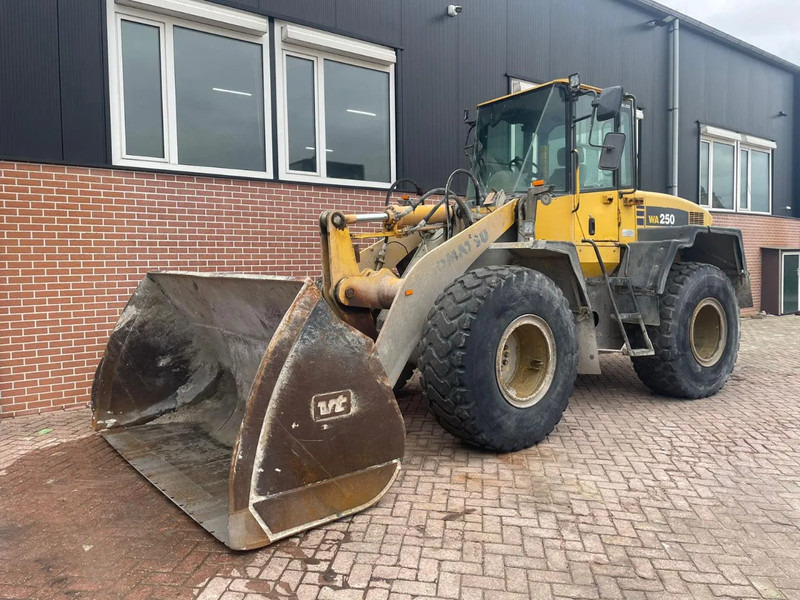 Komatsu WA250-5 - Cargadora de ruedas: foto 1 Komatsu WA250-5 - Cargadora de ruedas: foto 1