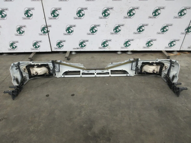 DAF 1953385 // 2032701 // 2032702 BUMPER MET MISTLAMP DAF XF 480 EURO 6 - Parachoques para Camión: foto 4 DAF 1953385 // 2032701 // 2032702 BUMPER MET MISTLAMP DAF XF 480 EURO 6 - Parachoques para Camión: foto 4