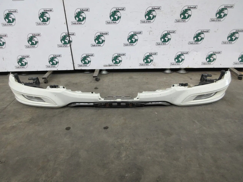 DAF 1953385 // 2032701 // 2032702 BUMPER MET MISTLAMP DAF XF 480 EURO 6 - Parachoques para Camión: foto 3 DAF 1953385 // 2032701 // 2032702 BUMPER MET MISTLAMP DAF XF 480 EURO 6 - Parachoques para Camión: foto 3