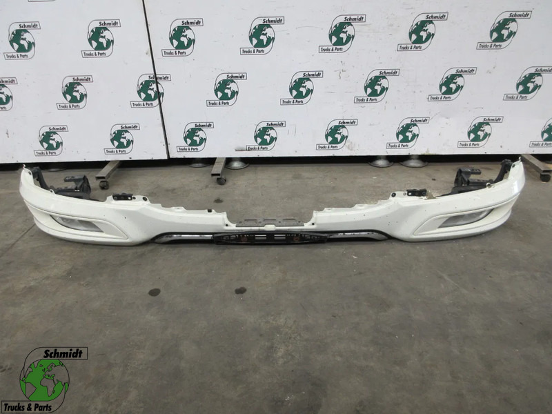 DAF 1953385 // 2032701 // 2032702 BUMPER MET MISTLAMP DAF XF 480 EURO 6 - Parachoques para Camión: foto 1 DAF 1953385 // 2032701 // 2032702 BUMPER MET MISTLAMP DAF XF 480 EURO 6 - Parachoques para Camión: foto 1