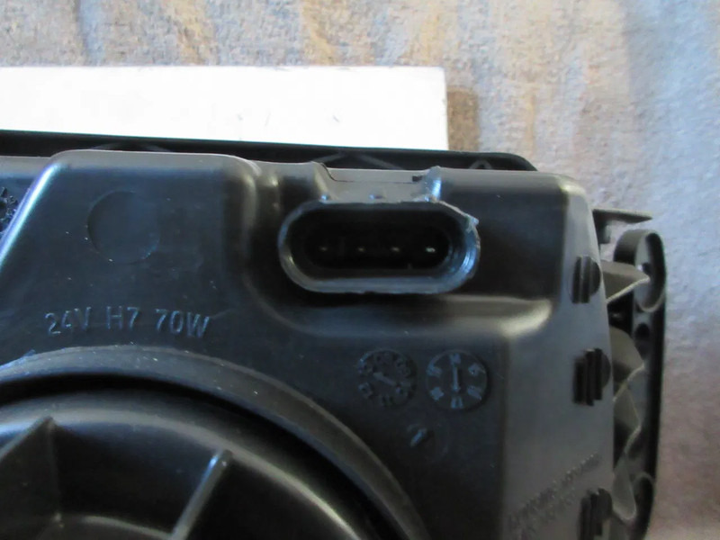 Iveco 504238117 KOPLAMP LINKS IVECO STRALIS MODEL EURO 5 NIEUWE EN GEBRUIKT - Faro delantero para Camión: foto 5 Iveco 504238117 KOPLAMP LINKS IVECO STRALIS MODEL EURO 5 NIEUWE EN GEBRUIKT - Faro delantero para Camión: foto 5