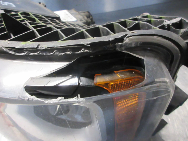 Scania 2379882 KOPLAMP MET LED BESCHADIG SCANIA S 450 NGS LINKS - Faro delantero para Camión: foto 4 Scania 2379882 KOPLAMP MET LED BESCHADIG SCANIA S 450 NGS LINKS - Faro delantero para Camión: foto 4