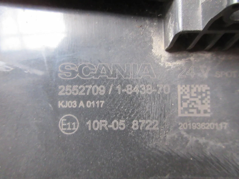 Scania 2552709 MISTLAMP SCANIA MODEL 2021 RECHTS R 410 - Faro antiniebla para Camión: foto 2 Scania 2552709 MISTLAMP SCANIA MODEL 2021 RECHTS R 410 - Faro antiniebla para Camión: foto 2