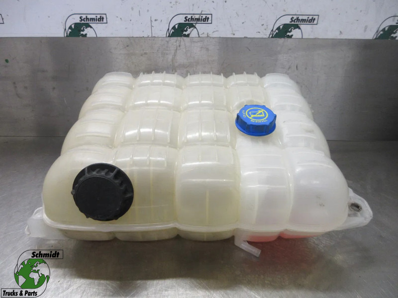 Volvo 22430043 // 22821826 WATERTANK VOLVO FH 460 EURO 6 MODEL 2018 - Depósito de expansión para Camión: foto 1 Volvo 22430043 // 22821826 WATERTANK VOLVO FH 460 EURO 6 MODEL 2018 - Depósito de expansión para Camión: foto 1