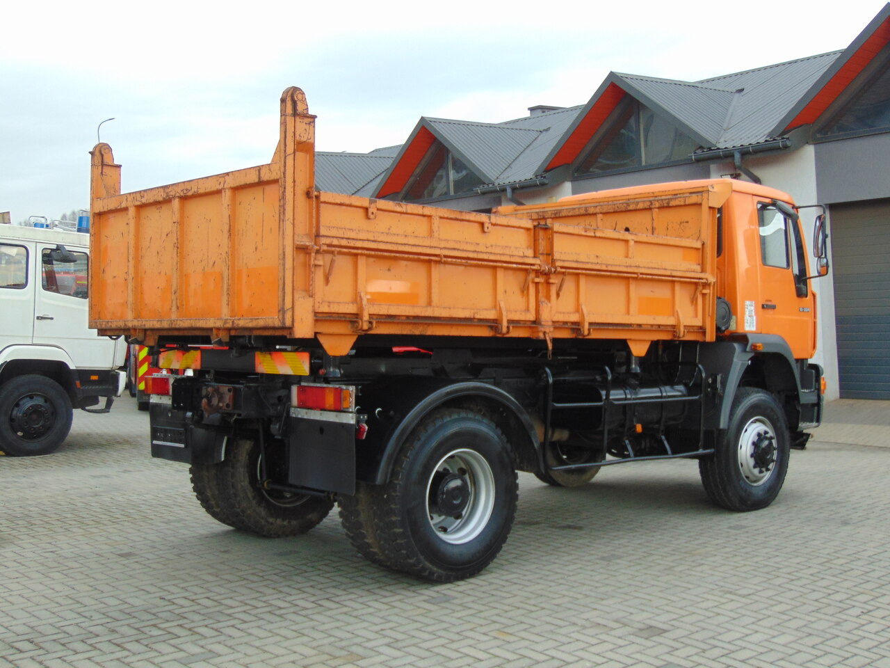 MAN 18-224 4x4 KIPER - Camión volquete: foto 4 MAN 18-224 4x4 KIPER - Camión volquete: foto 4