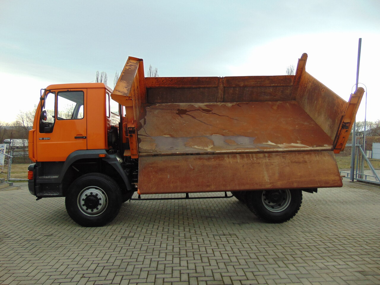 Camión volquete MAN 18-224 4x4 KIPER: foto 12