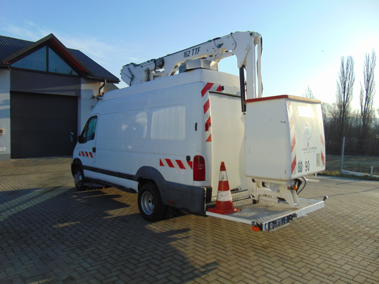 RENAULT Mascott 2,8dCi 110 L2H3 France Elevateur 152TTF 162TTF - Plataforma elevadora: foto 3 RENAULT Mascott 2,8dCi 110 L2H3 France Elevateur 152TTF 162TTF - Plataforma elevadora: foto 3