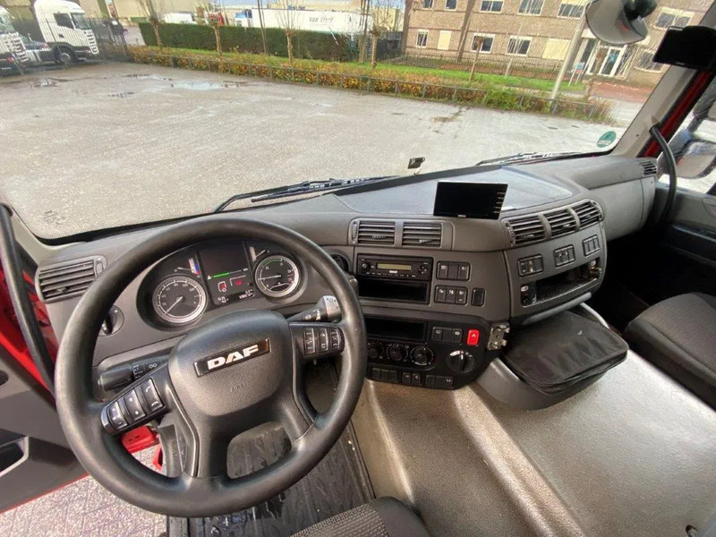 Foto del interior 2: Cabeza tractora DAF CF400 / GERMAN TRUCK / DEB / ACC / LWDS / AIRCO / ONLY:698572 KM / AUTOMATIC / EURO-6 / 2016