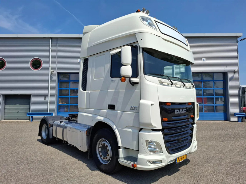 DAF XF106-460 / CLEAN NL TRUCK / DOUBLE TANK / 751675 KM / ACC / LWDS / FRIDGE / AUTOMATIC / EURO-6 / 2017 - Cabeza tractora: foto 2 DAF XF106-460 / CLEAN NL TRUCK / DOUBLE TANK / 751675 KM / ACC / LWDS / FRIDGE / AUTOMATIC / EURO-6 / 2017 - Cabeza tractora: foto 2