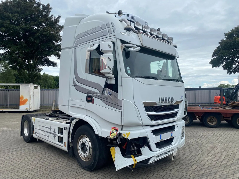 Iveco Stralis 570 XP / ENGINE RUNNING / INTARDER / PARKCOOL / DOUBLE TANK / NAVI / LEATHER / ONLY:749717 KM / ALCOA / EURO-6 / 2017 - Cabeza tractora: foto 2 Iveco Stralis 570 XP / ENGINE RUNNING / INTARDER / PARKCOOL / DOUBLE TANK / NAVI / LEATHER / ONLY:749717 KM / ALCOA / EURO-6 / 2017 - Cabeza tractora: foto 2