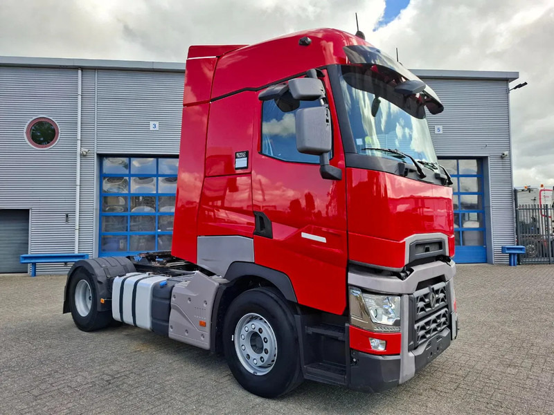 Renault T520 / RETARDER / DOUBLE TANK / TUV:19-03-2026 / PARKCOOL / ACC / LWDS / FRIDGE / AUTOMATIC / EURO-6 / 2019 - Cabeza tractora: foto 2 Renault T520 / RETARDER / DOUBLE TANK / TUV:19-03-2026 / PARKCOOL / ACC / LWDS / FRIDGE / AUTOMATIC / EURO-6 / 2019 - Cabeza tractora: foto 2