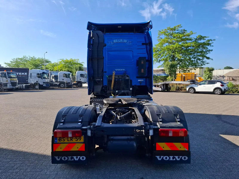 Volvo FH13-400 / HYDRAULICS / NL TRUCK / GLOBETROTTER / FRIGDE / AIRCO / AUTOMATIC / EURO-5 / 2006 - Cabeza tractora: foto 4 Volvo FH13-400 / HYDRAULICS / NL TRUCK / GLOBETROTTER / FRIGDE / AIRCO / AUTOMATIC / EURO-5 / 2006 - Cabeza tractora: foto 4