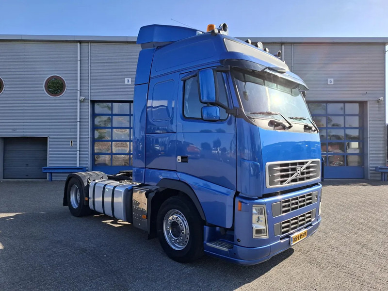Volvo FH13-400 / HYDRAULICS / NL TRUCK / GLOBETROTTER / FRIGDE / AIRCO / AUTOMATIC / EURO-5 / 2006 - Cabeza tractora: foto 2 Volvo FH13-400 / HYDRAULICS / NL TRUCK / GLOBETROTTER / FRIGDE / AIRCO / AUTOMATIC / EURO-5 / 2006 - Cabeza tractora: foto 2