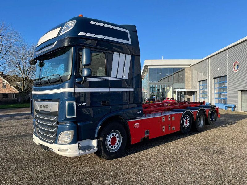 DAF XF106-530 8X2 / AJK HOOKLIFT 25000KG / 9 TON FRONT AXLE / NAVI / ONLY:612482 KM / SSC / AUTOMATIC / EURO-6 / 2019 - Camión multibasculante: foto 1 DAF XF106-530 8X2 / AJK HOOKLIFT 25000KG / 9 TON FRONT AXLE / NAVI / ONLY:612482 KM / SSC / AUTOMATIC / EURO-6 / 2019 - Camión multibasculante: foto 1